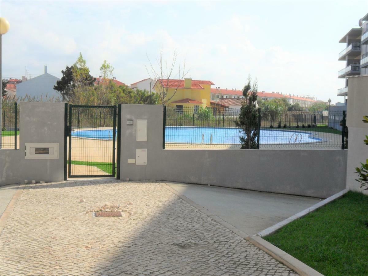 Alojamentos Campo & Mar - T1 Com Piscina Apartamento São Martinho do Porto Exterior foto